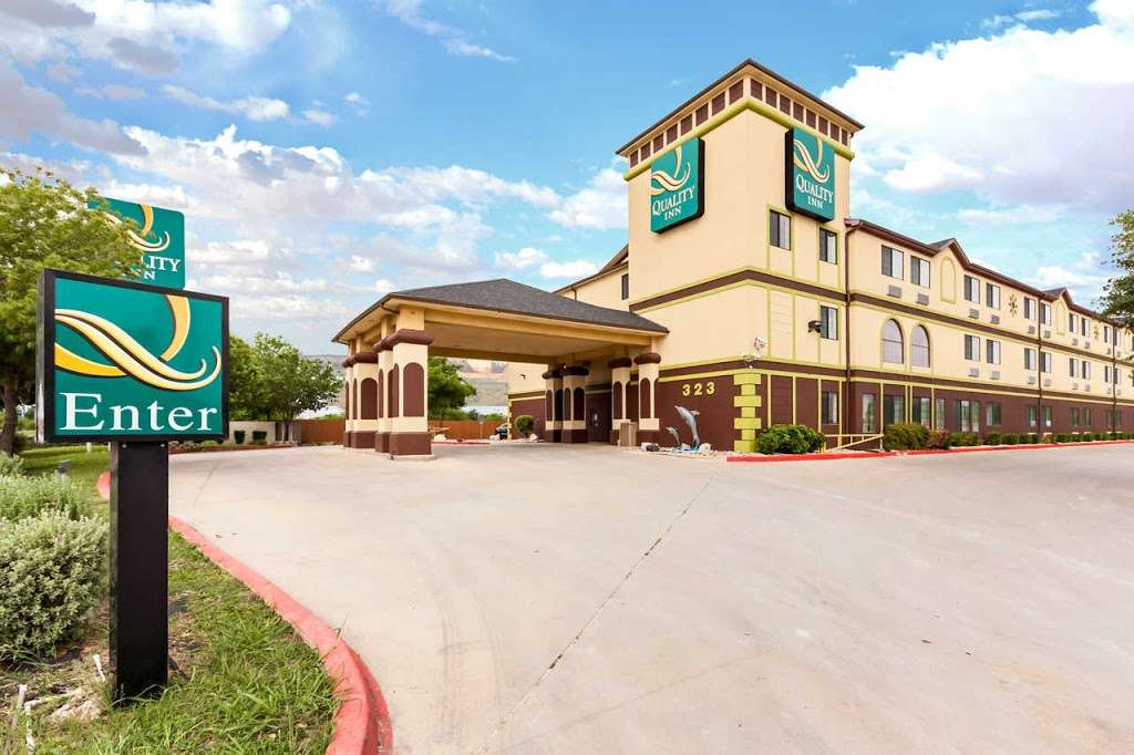 Quality Inn near SeaWorld - Lackland | 323 SW Loop 410, San Antonio, TX 78245, USA | Phone: (210) 798-9900