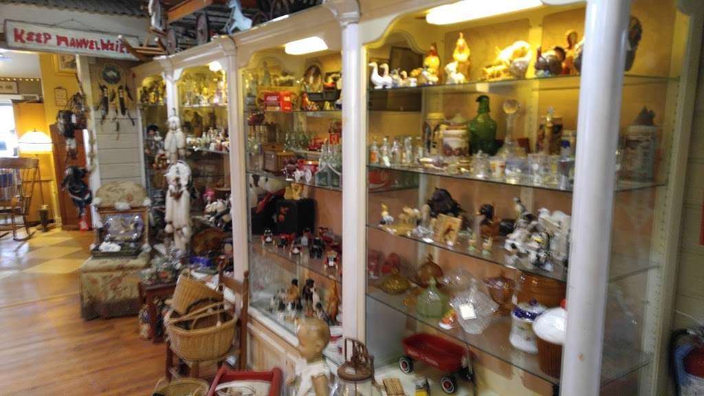 Antiquing Brazoria County Co-op store | 6882, 1004 Hwy 6, Alvin, TX 77511, USA | Phone: (979) 799-6940