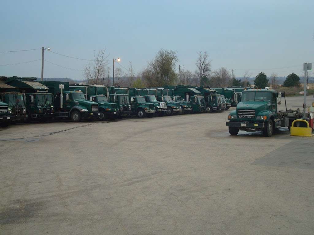 Fleetbrite Inc | Mobile Truck Power Washing & Franchising | 200 Adams St, Malta, IL 60150 | Phone: (630) 802-2471