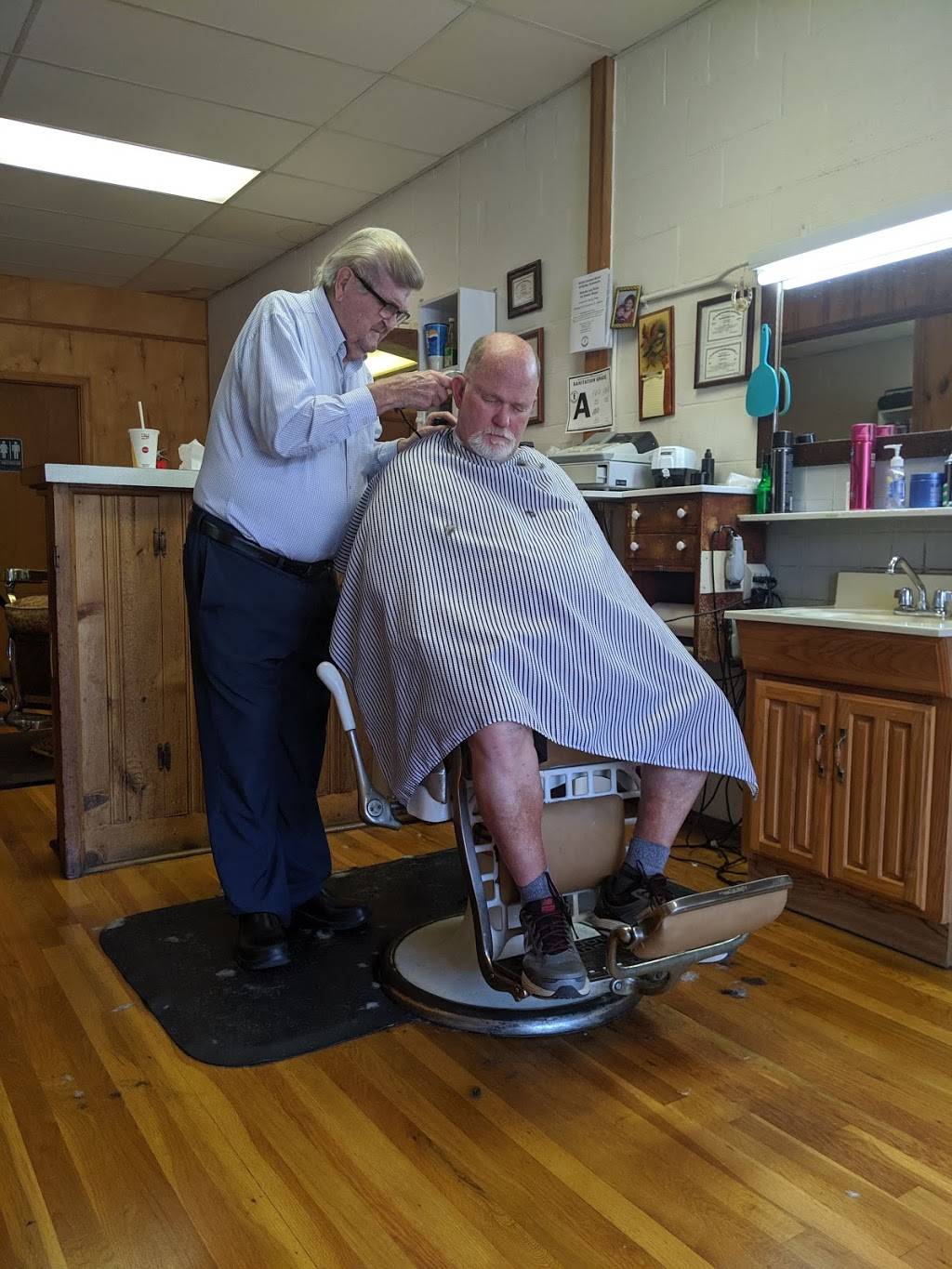 Blackmons Barber Shop | 5887 Old U.S. Hwy 52, Lexington, NC 27295, USA | Phone: (336) 731-6016