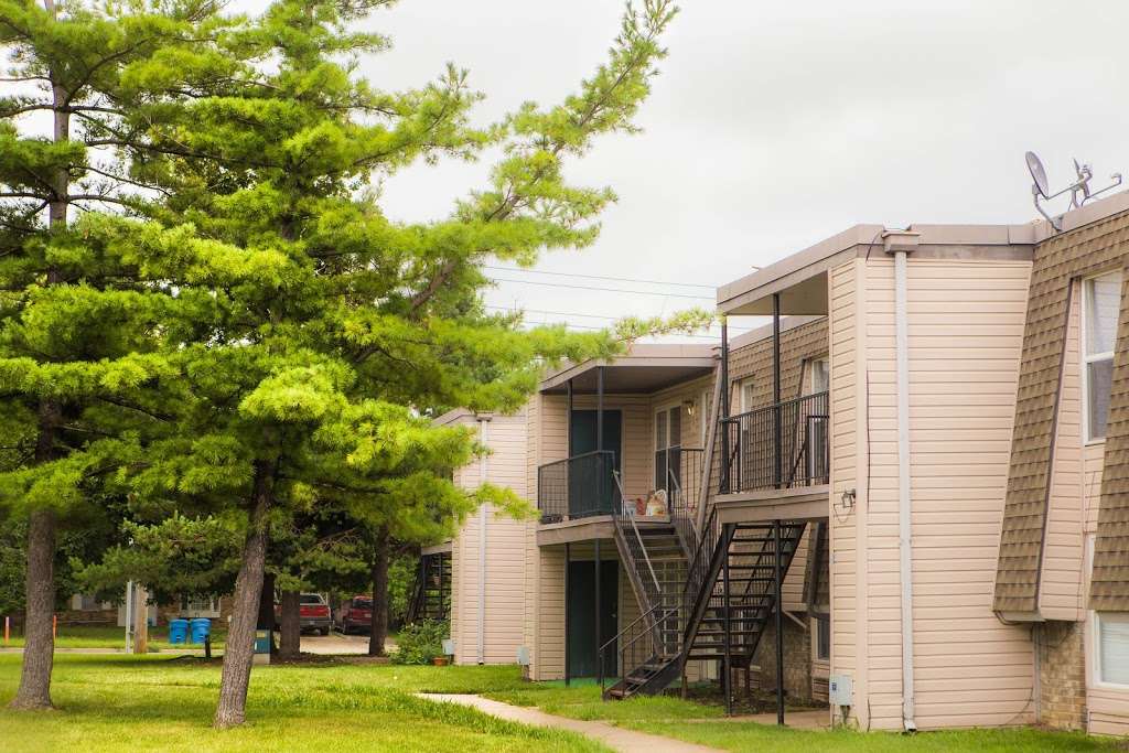 Whispering Pines Apartments | 3400, 4444 Mission Dr, Indianapolis, IN 46254, USA | Phone: (317) 299-7924