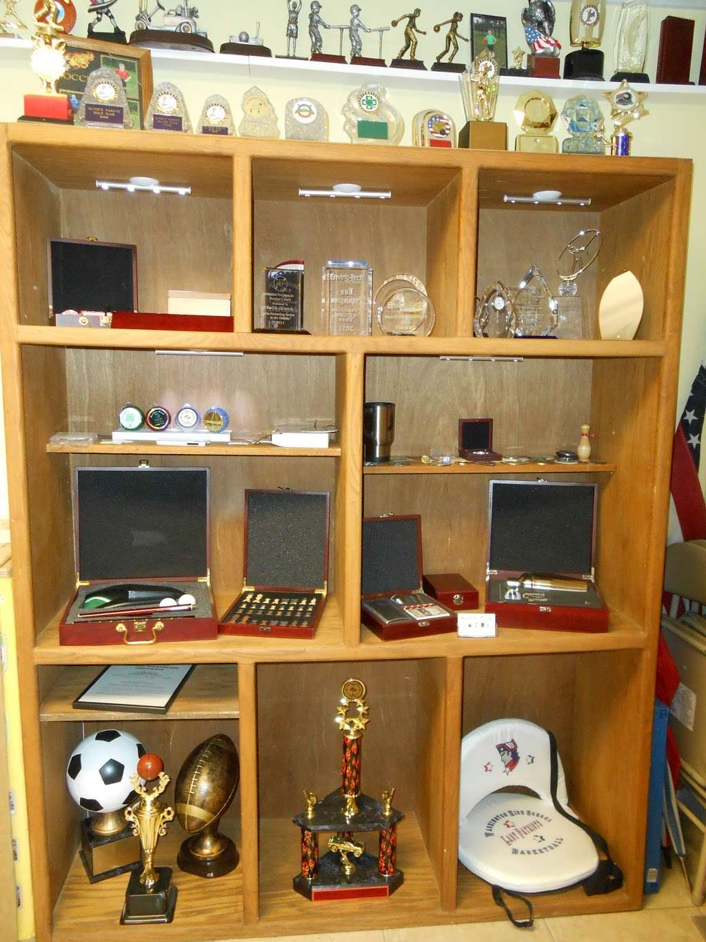 Trophies "R" Us, Inc. | 949 Summit Point Rd, Summit Point, WV 25446, USA | Phone: (304) 261-4063