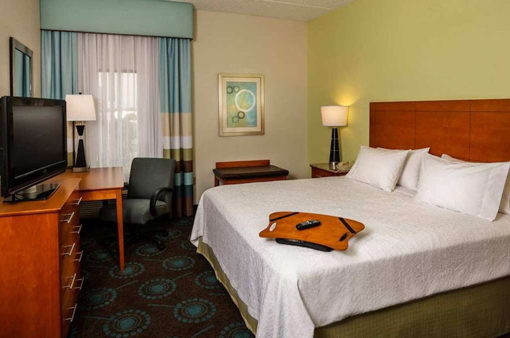 Hampton Inn & Suites Houston-Medical Ctr-Reliant Park | 1715 Old Spanish Trail, Houston, TX 77054, USA | Phone: (713) 797-0040