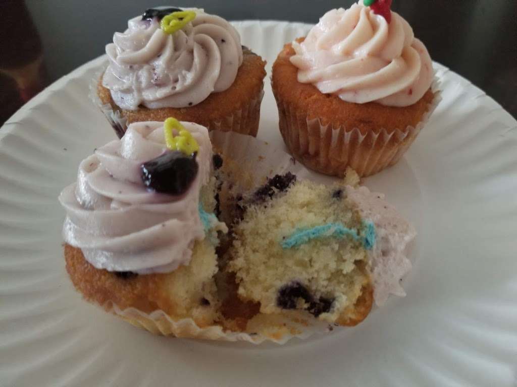 Le Sucre Cakes & Cupcakes | 7962 Waukegan Rd, Niles, IL 60714, USA | Phone: (847) 967-8427