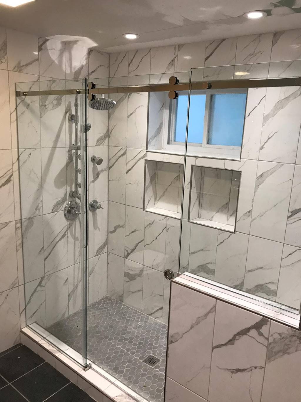 Frameless Shower Doors | 495 E 178th St Unit 5C, The Bronx, NY 10457, USA | Phone: (929) 260-0339