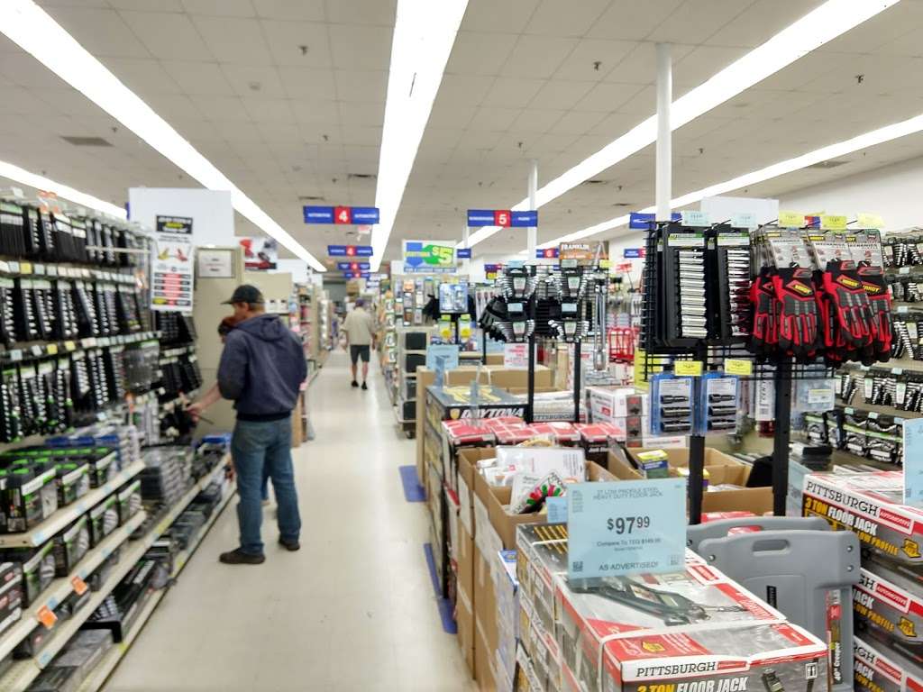 Harbor Freight Tools | 225 W Roosevelt Rd, Lombard, IL 60148 | Phone: (630) 261-0145