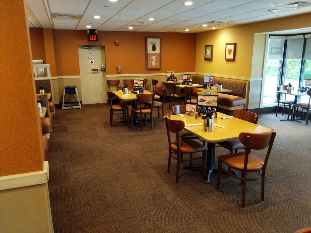 IHOP | 666 Motor Pkwy, Hauppauge, NY 11788, USA | Phone: (631) 273-6600