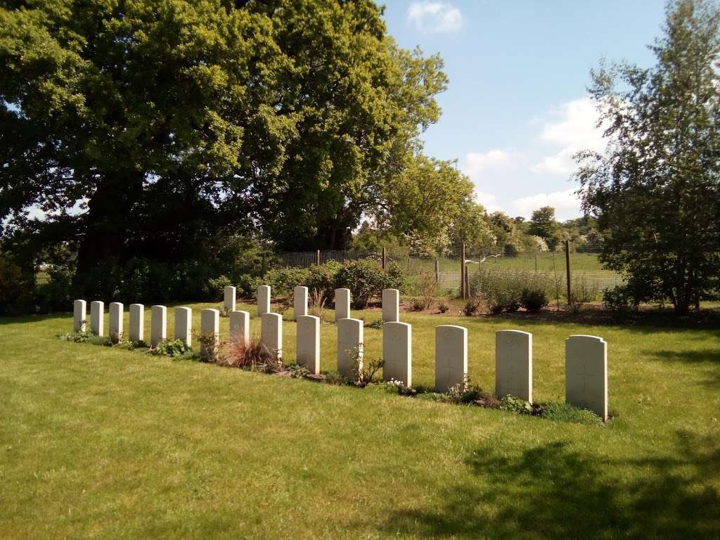 Hatfield House Cemetery | Hatfield AL9 5NN, UK