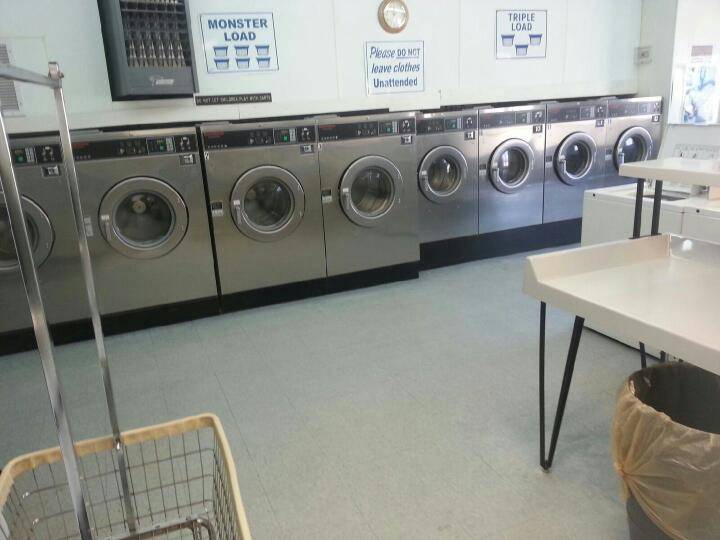 Best Wash Laundromat | 4010 Pontoon Rd, Pontoon Beach, IL 62040, USA | Phone: (618) 558-9900