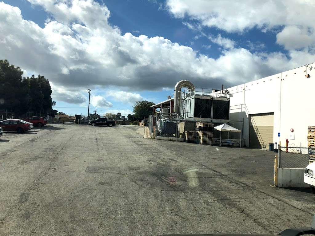 Centinela Feed & Pet Supplies | 2727 Maricopa St, Torrance, CA 90503, USA | Phone: (310) 212-1000