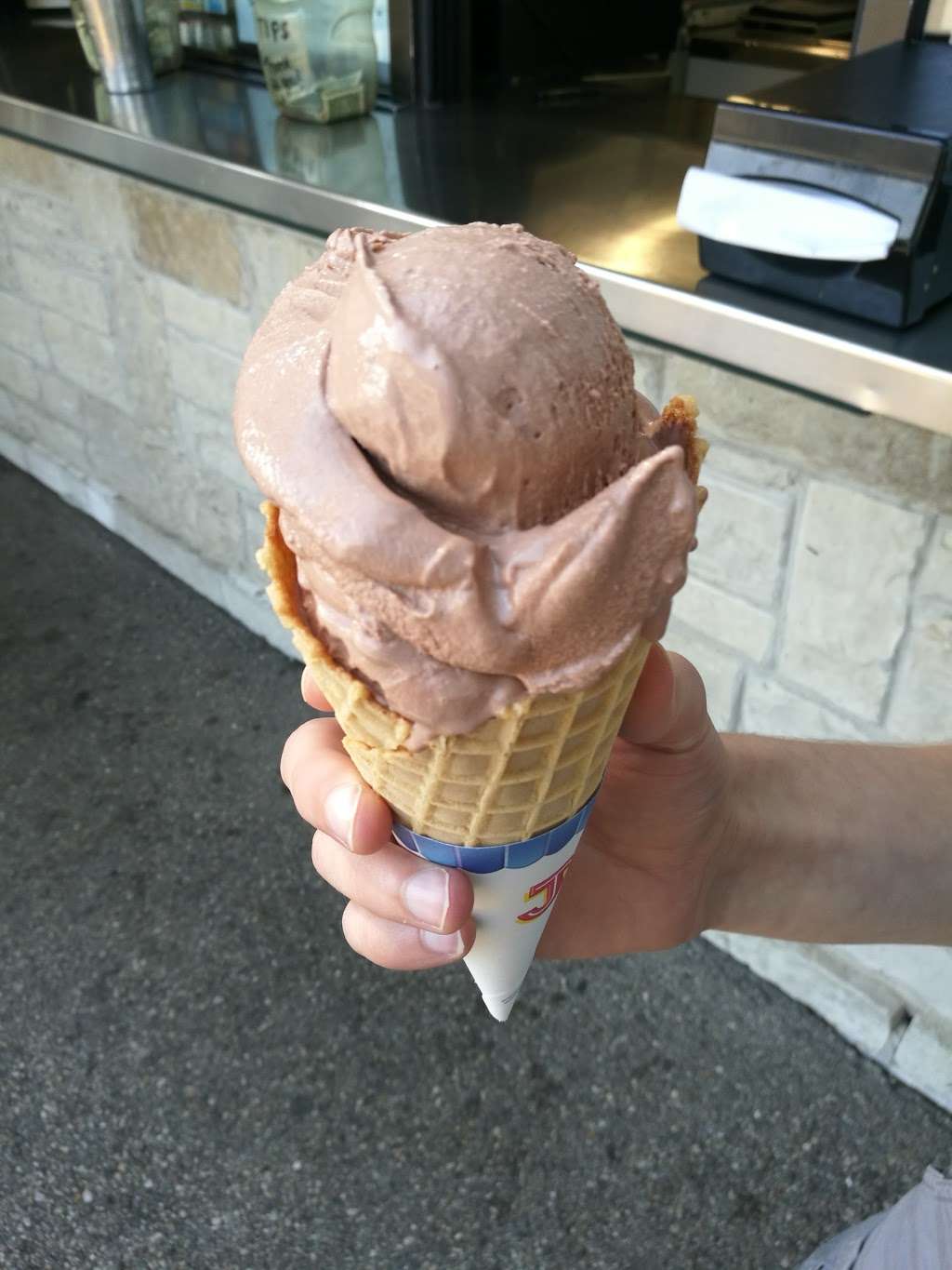 LeDucs Frozen Custard | 240 W Summit Ave, Wales, WI 53183, USA | Phone: (262) 968-2894