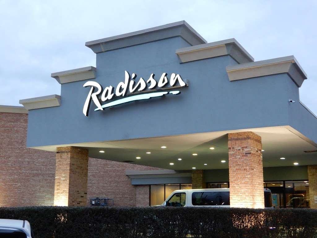 Radisson Hotel Milwaukee Airport | 6331 South 13th Street, Milwaukee, WI 53221, USA | Phone: (414) 764-1500