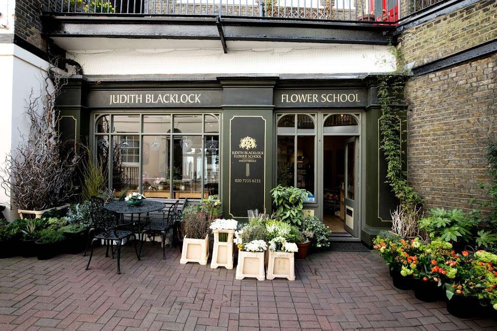 Judith Blacklock Flower School | 4-5 Kinnerton, Place South, Belgravia, London SW1X 8EH, UK | Phone: 020 7235 6235