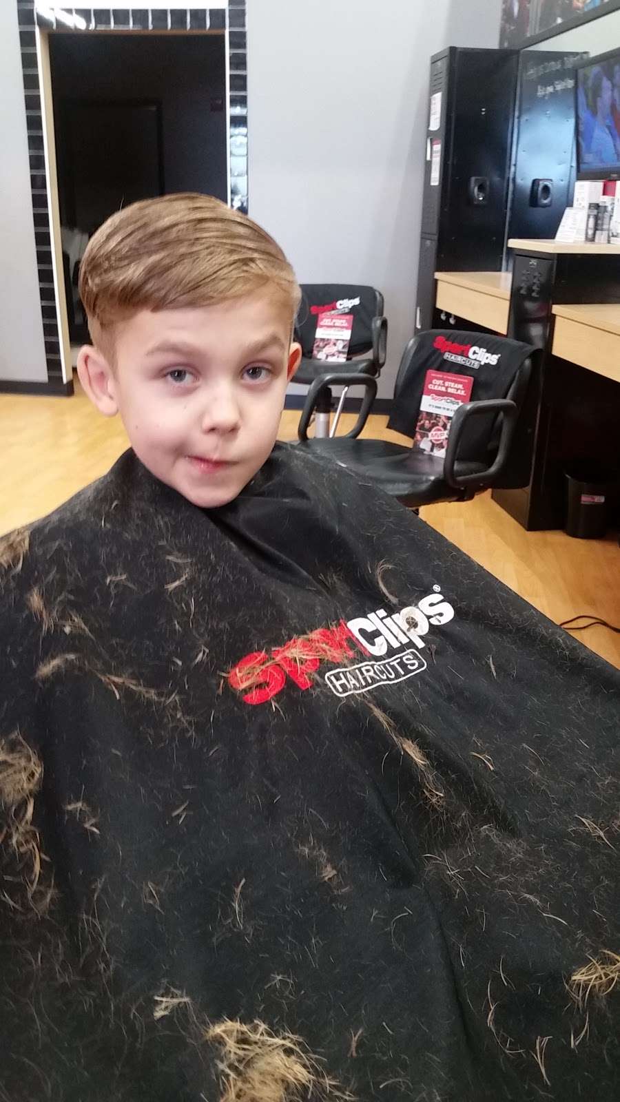 Sport Clips Haircuts of Stateline | 13167 State Line Rd, Kansas City, MO 64145, USA | Phone: (816) 942-8217