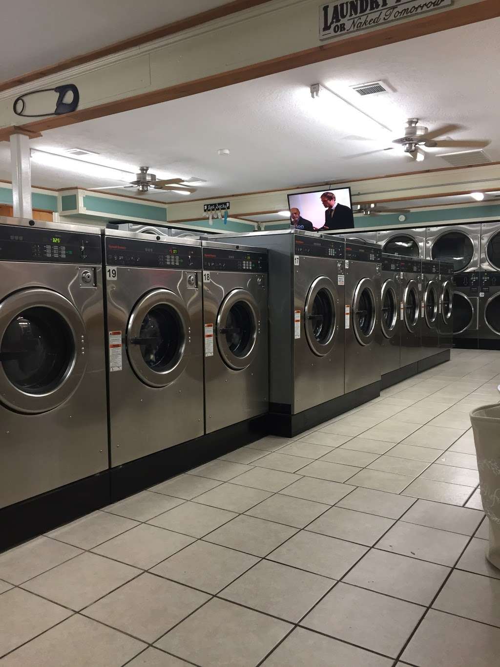 The Clothes Line Laundromat | 5303 S Main St, Crosby, TX 77532, USA | Phone: (281) 462-4363