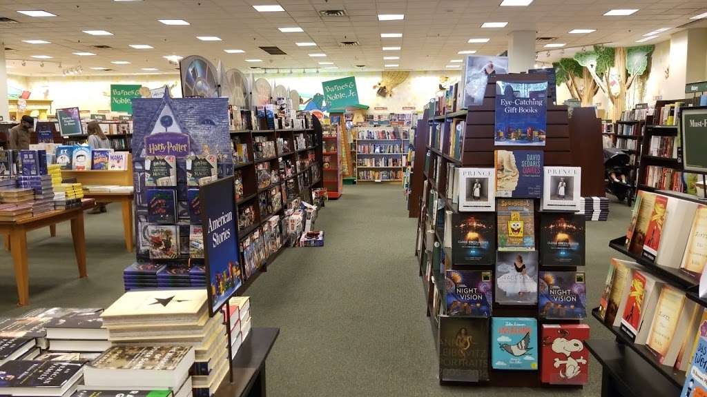 Barnes & Noble | 1923 W Malvern Ave, Fullerton, CA 92833 | Phone: (714) 871-9855