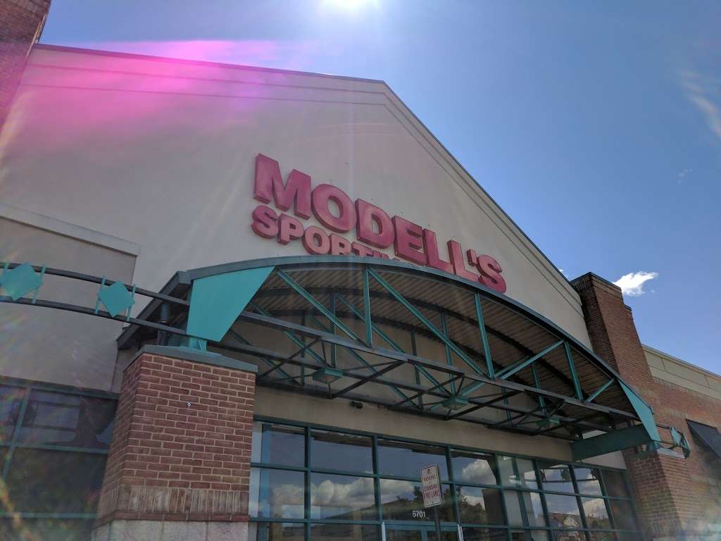 Modells Sporting Goods | 6701 Frontier Dr, Springfield, VA 22150, USA | Phone: (703) 971-8303