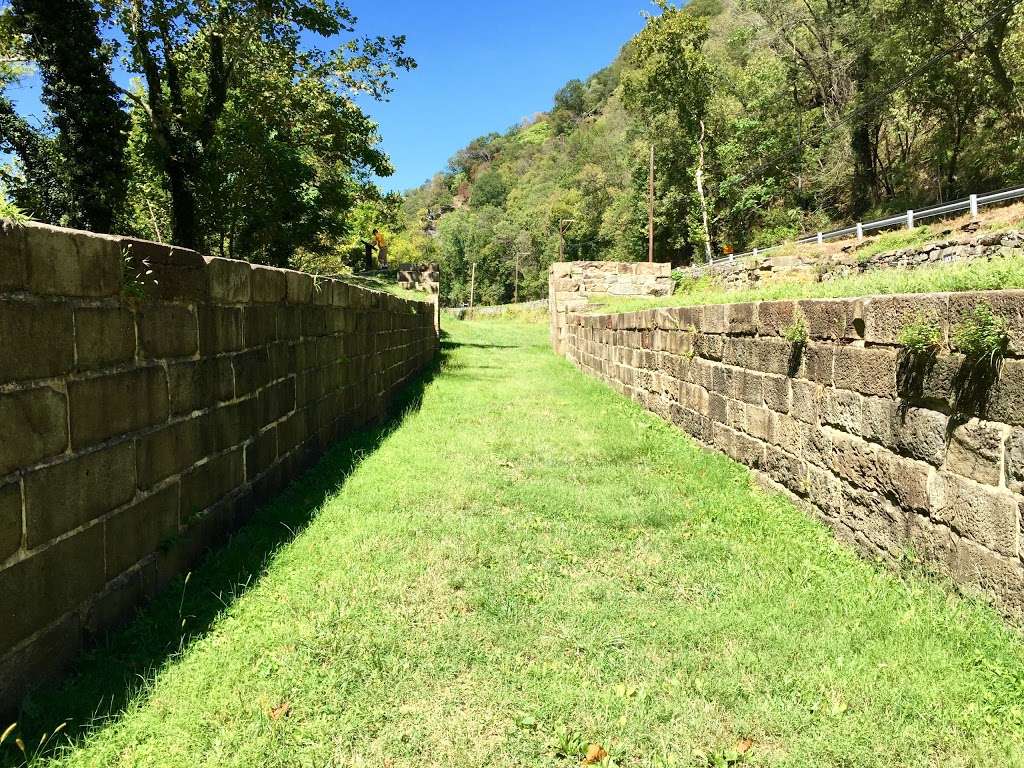 C&O Canal Lock 33 | Knoxville, MD 21758, USA | Phone: (301) 739-4200