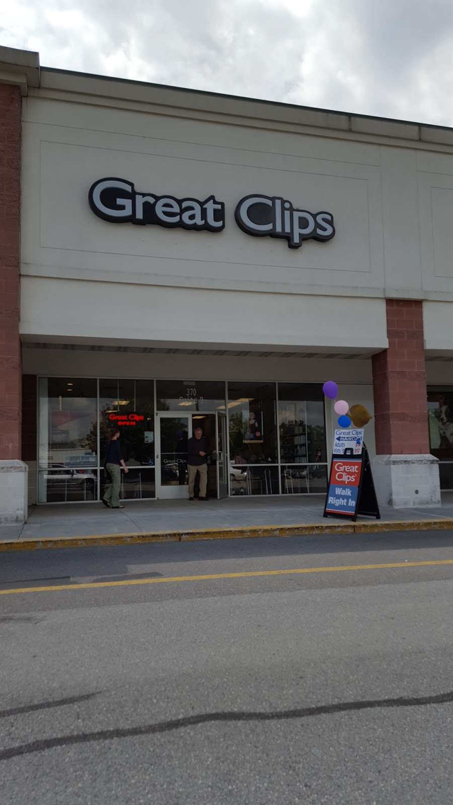 Great Clips | 370 Gateway Dr Ste 9, Winchester, VA 22603, USA | Phone: (540) 922-1121