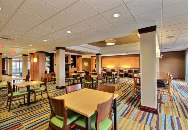 Fairfield Inn & Suites by Marriott Milwaukee Airport | 6460 South 13th Street, Oak Creek, WI 53154, USA | Phone: (414) 570-8888