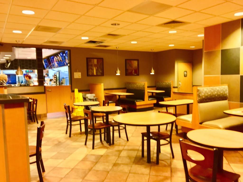 McDonalds | 621 Ryan St, Pewaukee, WI 53072, USA | Phone: (262) 691-9706