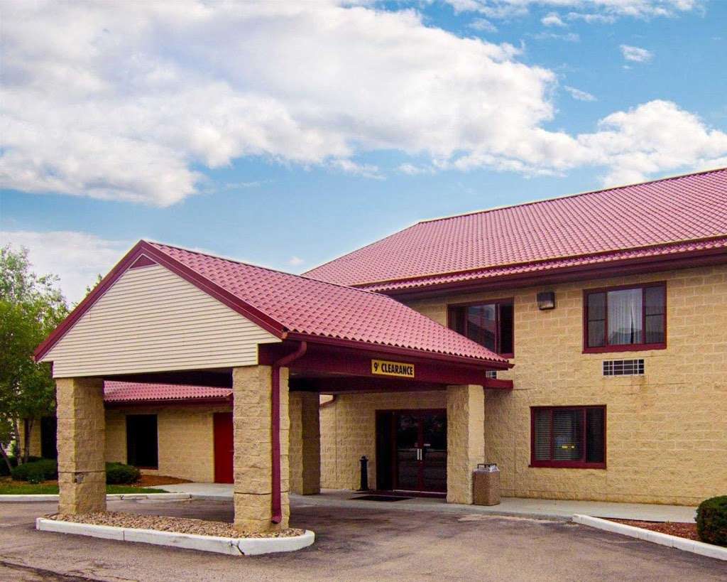 Quality Inn Sturtevant - Racine | 910 S Sylvania Ave, Sturtevant, WI 53177, USA | Phone: (262) 886-0385