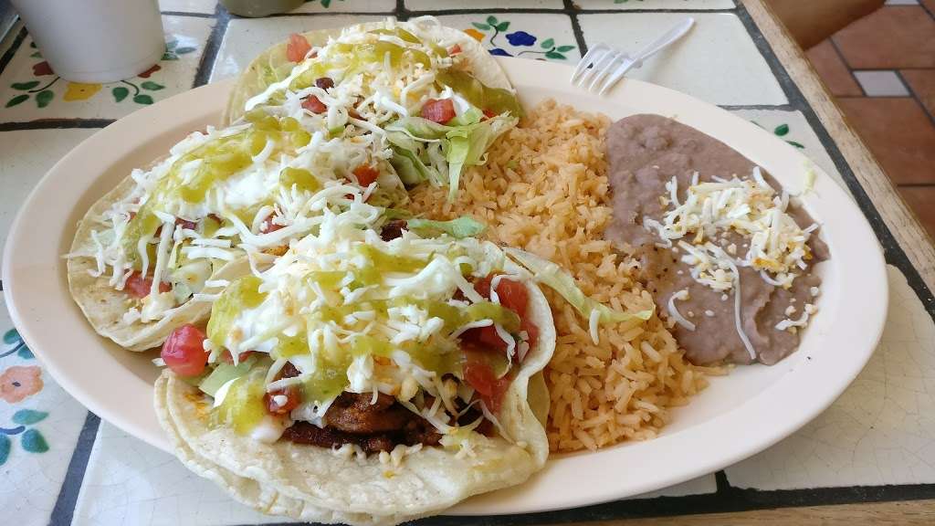 Burrito House | 3547 N Lincoln Ave, Chicago, IL 60657, USA | Phone: (773) 975-6060