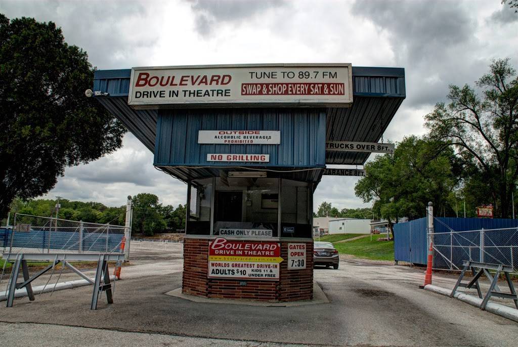 Boulevard Drive-In Theatre | 1051 Merriam Ln, Kansas City, KS 66103, USA | Phone: (913) 262-0392