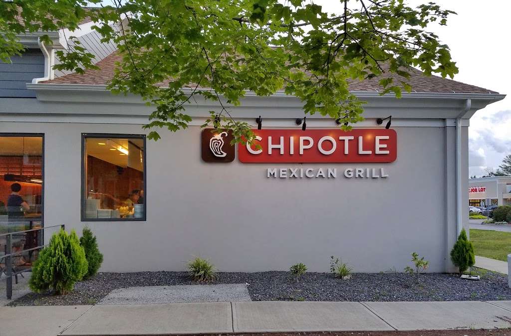 Chipotle Mexican Grill | 301 Great Rd, Bedford, MA 01730, USA | Phone: (781) 271-0219