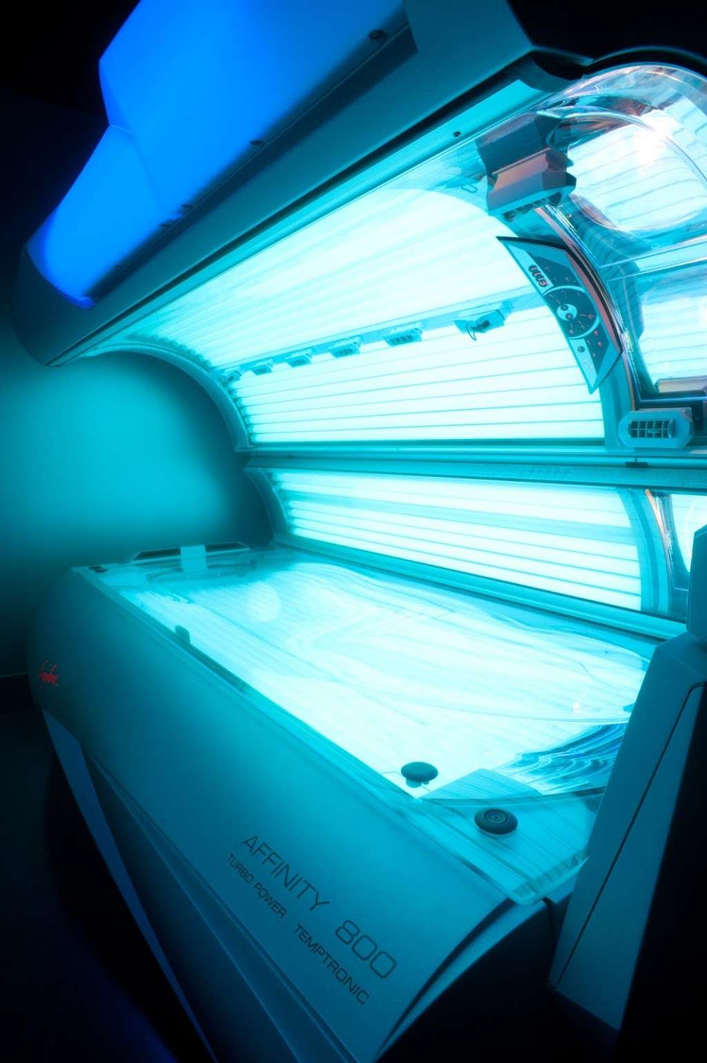 Unlimited Tan | 1101 S Canal St #103, Chicago, IL 60607, USA | Phone: (312) 957-0900