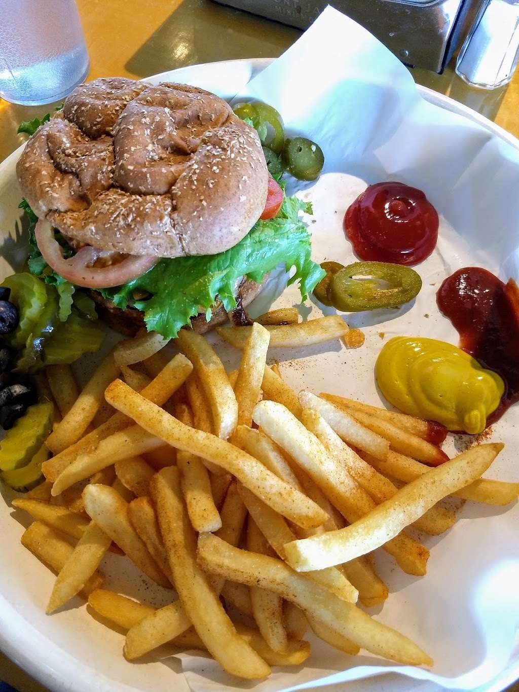 Monsoon Burger | 321 Texas St, Fairfield, CA 94533, USA | Phone: (707) 429-9888