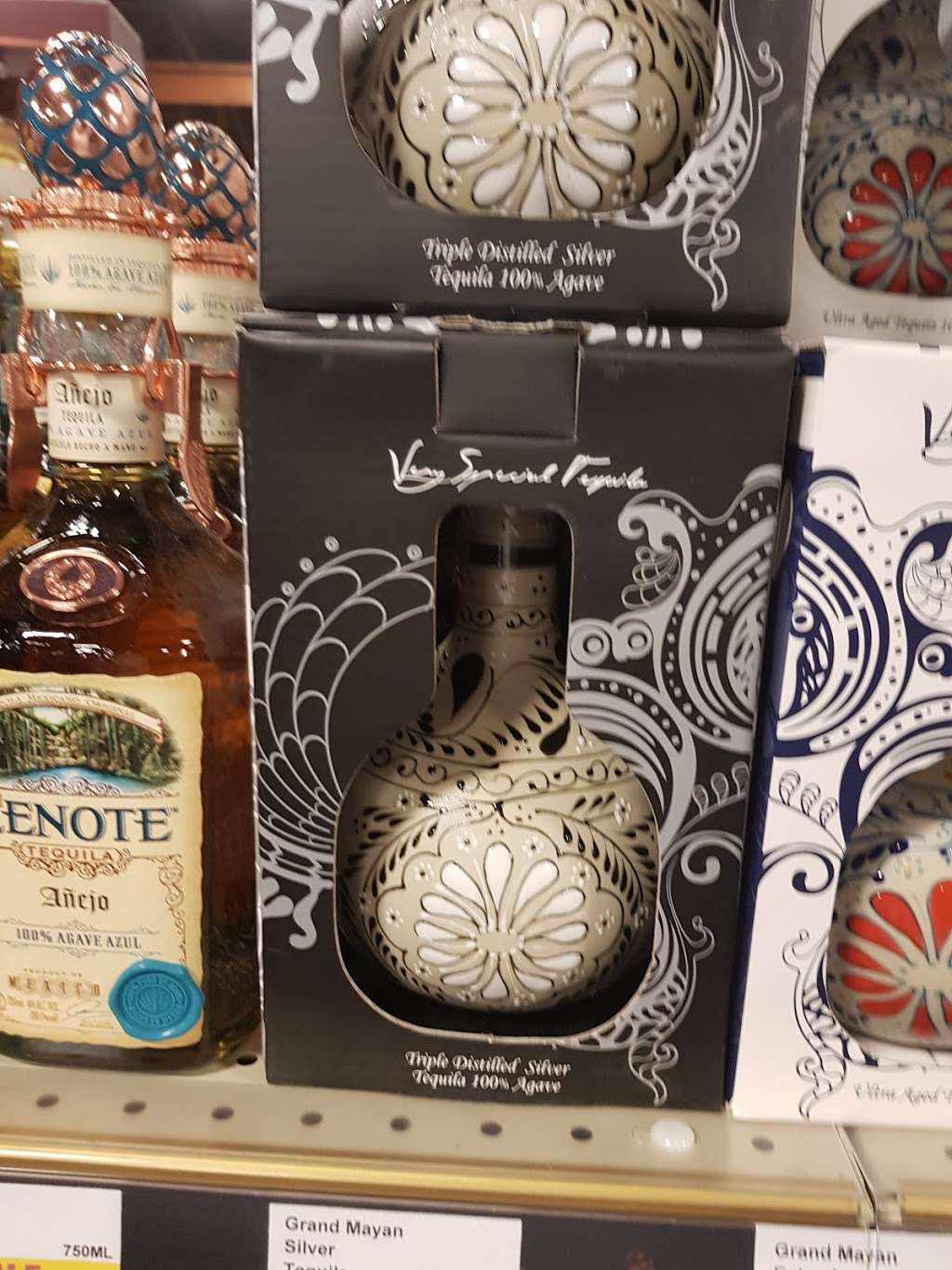 Binnys Beverage Depot | 3447 95th St, Evergreen Park, IL 60805, USA | Phone: (708) 237-7660