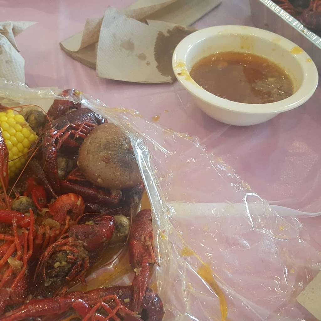 Pier 16 Crawfish & Wings | 4400b North Fwy, Houston, TX 77022, USA | Phone: (832) 479-8012