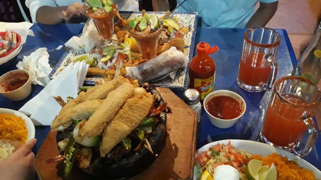 Mariscos La Marina | 920 N, I-35E, Lancaster, TX 75146, USA | Phone: (972) 230-3100