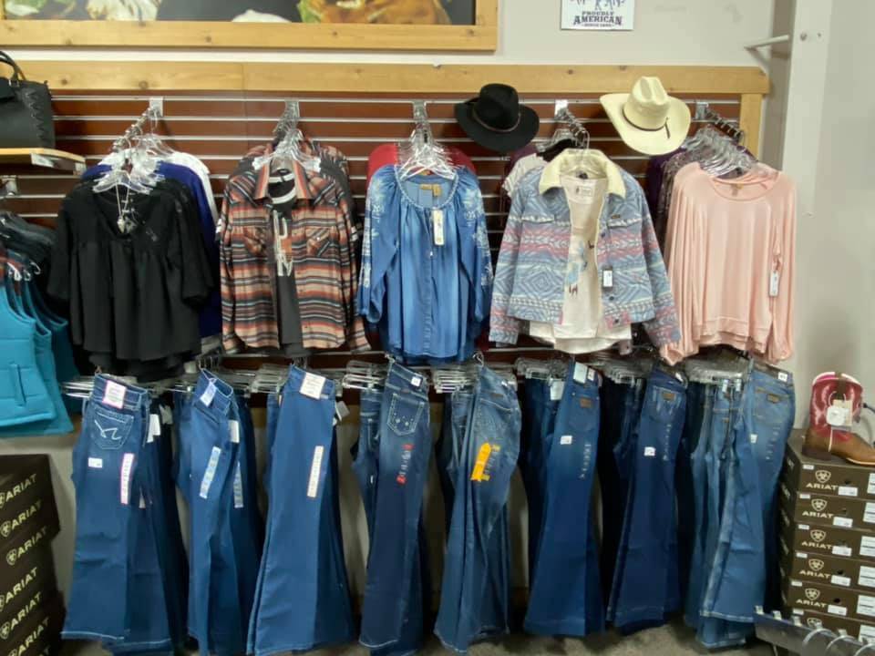 Lakeside Country Store | 4040 S Expressway St, Council Bluffs, IA 51501, USA | Phone: (712) 366-8111