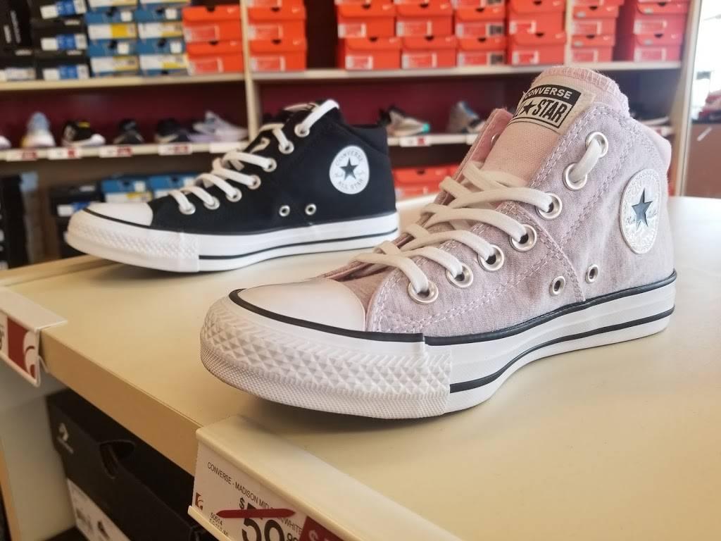 Famous Footwear | HILLIARD MARKETPLACE, 1816 Hilliard Rome Rd, Hilliard, OH 43026, USA | Phone: (614) 658-0570