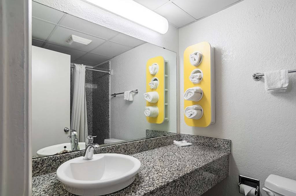 Motel 6 Oklahoma City, OK - South | 1337 SE 44th St, Oklahoma City, OK 73129, USA | Phone: (405) 601-3977