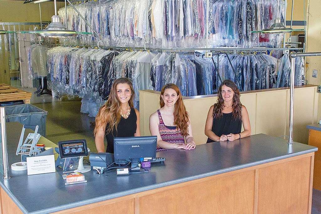 Deering Cleaners Downtown | 3838 N Illinois St, Indianapolis, IN 46208 | Phone: (317) 925-5335