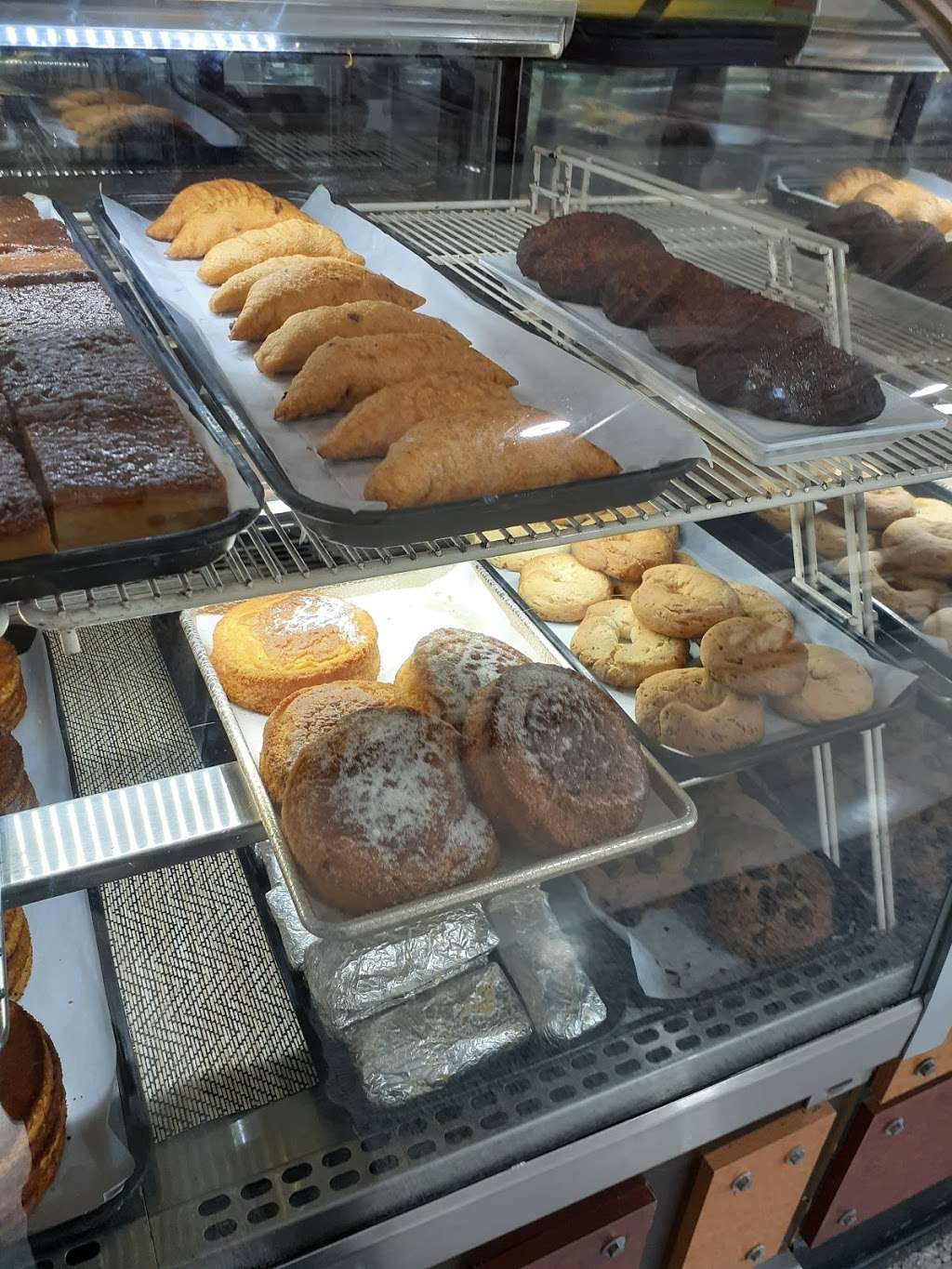 Real Cakes Bakery and Cafe | 3880 Irving Mall, Irving, TX 75062, USA | Phone: (972) 252-5235