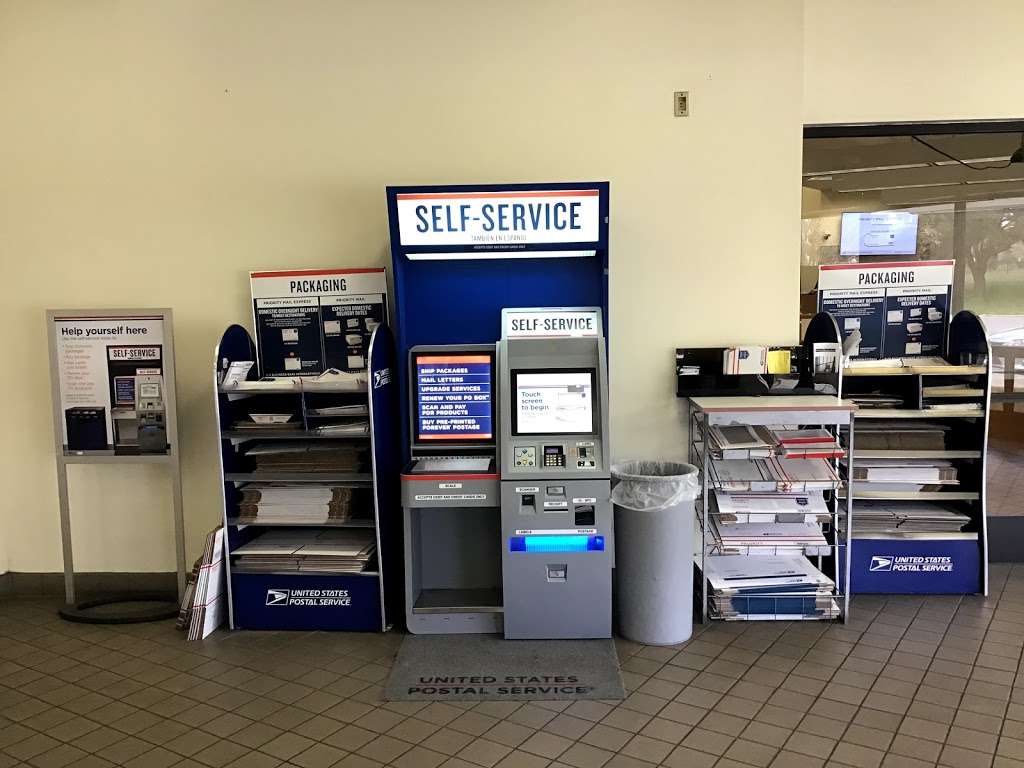 United States Postal Service | 581 N Park Ave, Apopka, FL 32712 | Phone: (800) 275-8777