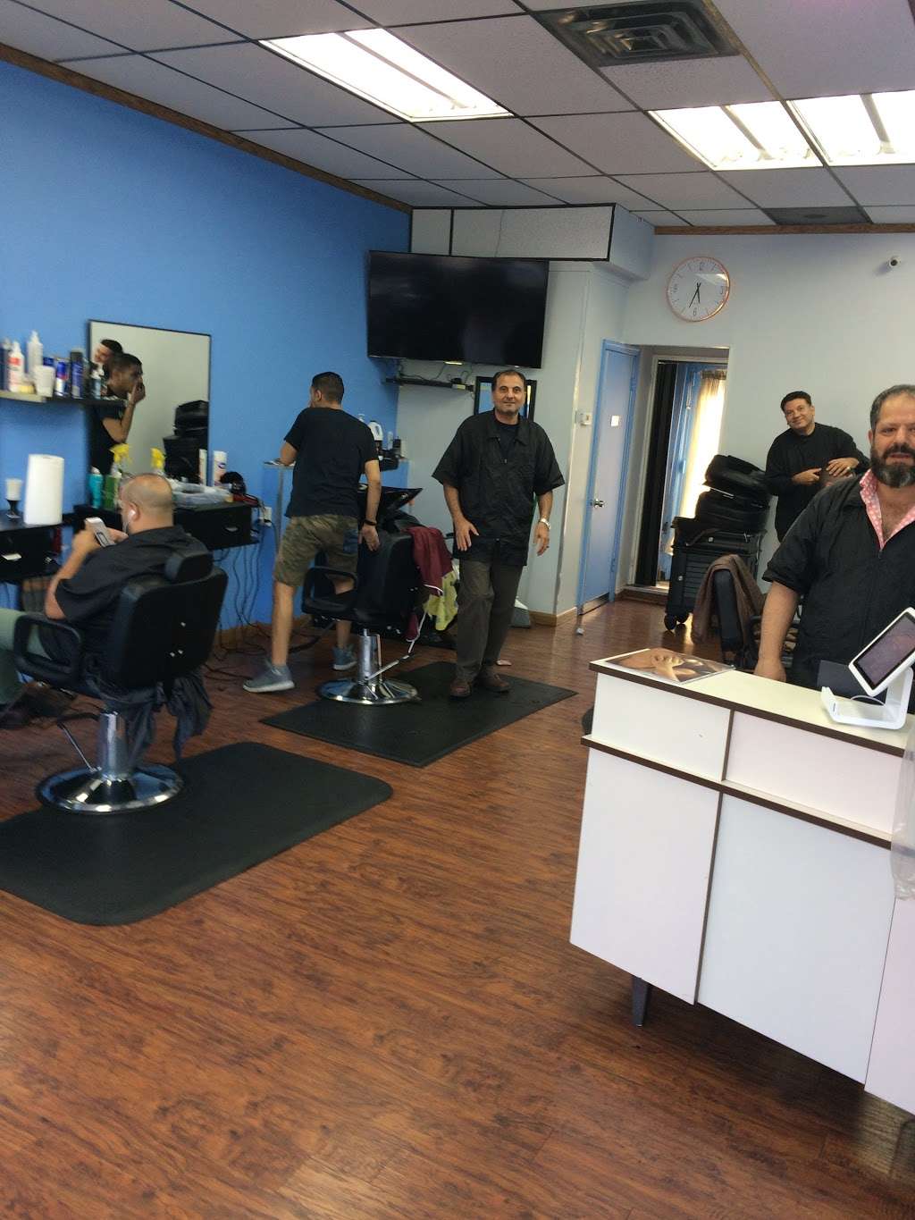 Snip Snip Barber Shop | 1081 W Broad St, Falls Church, VA 22046, USA | Phone: (571) 641-3200