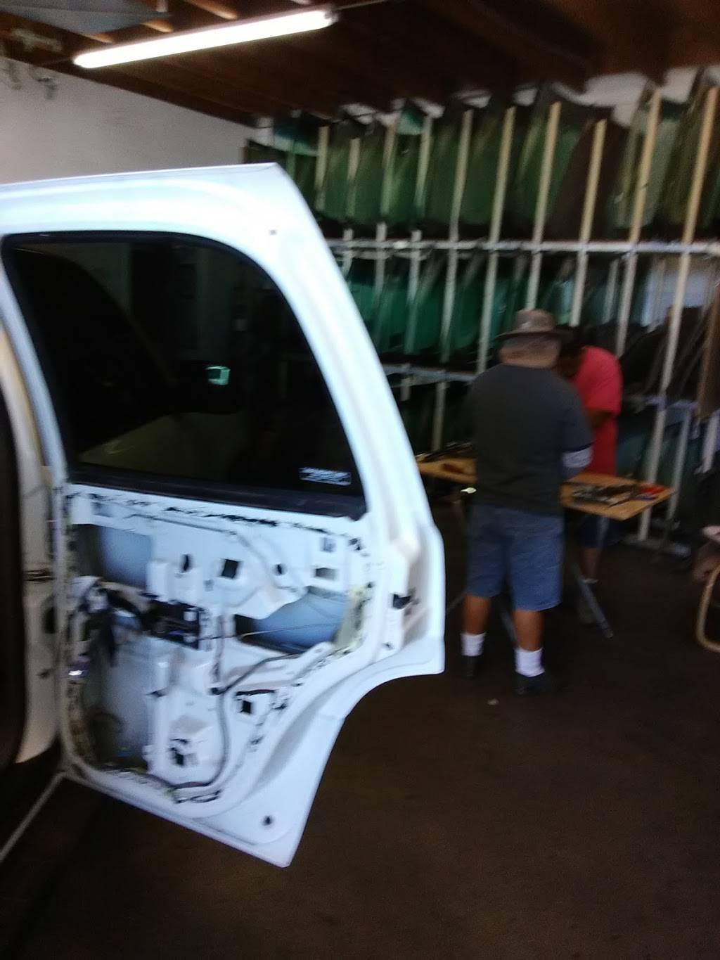 AWW Auto Glass | 710 E Broadway Rd # 1, Mesa, AZ 85204, USA | Phone: (480) 844-0301