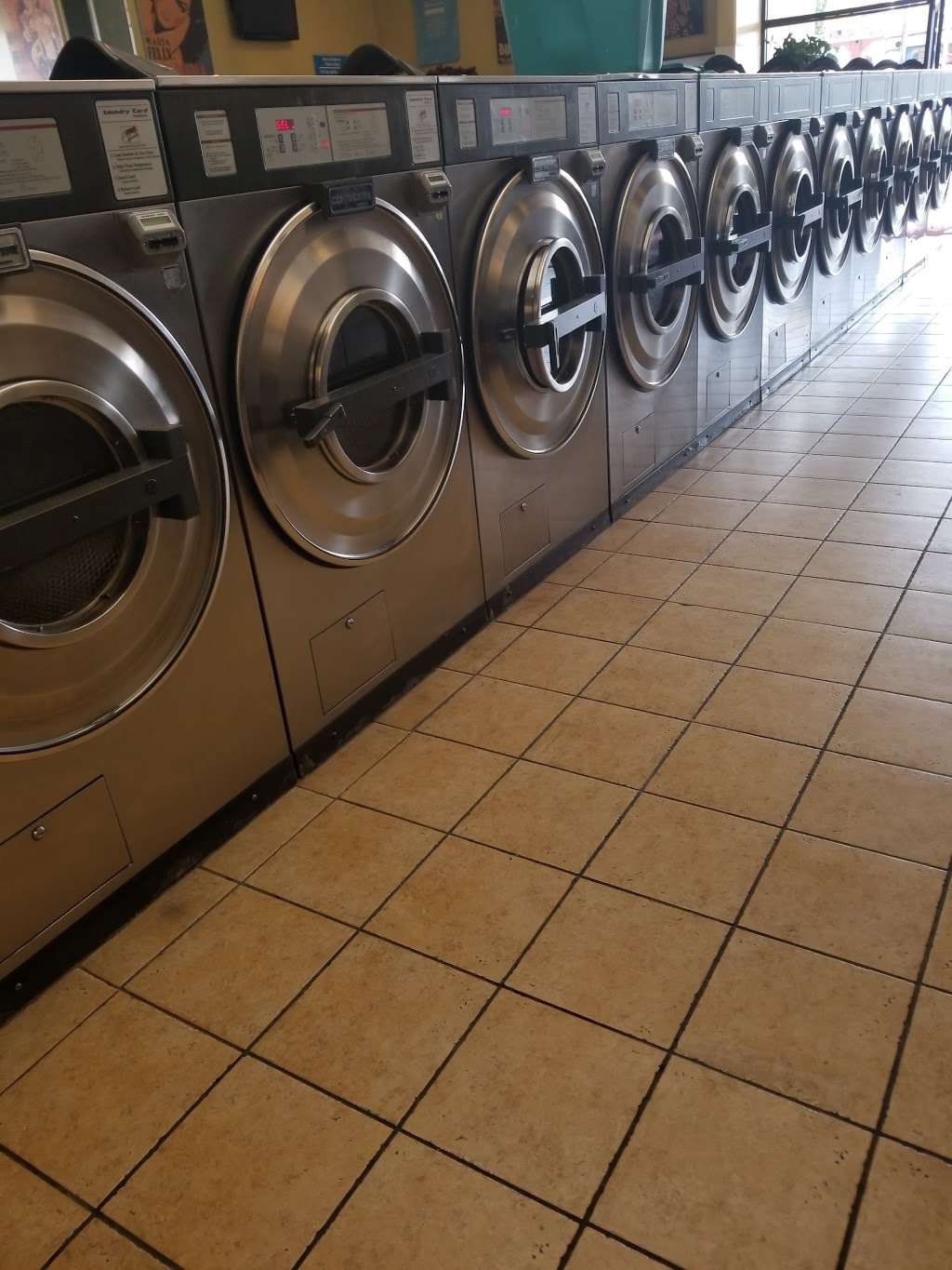 Sparklean Laundry | 6300 E Florence Ave, Bell Gardens, CA 90201, USA | Phone: (562) 381-2787