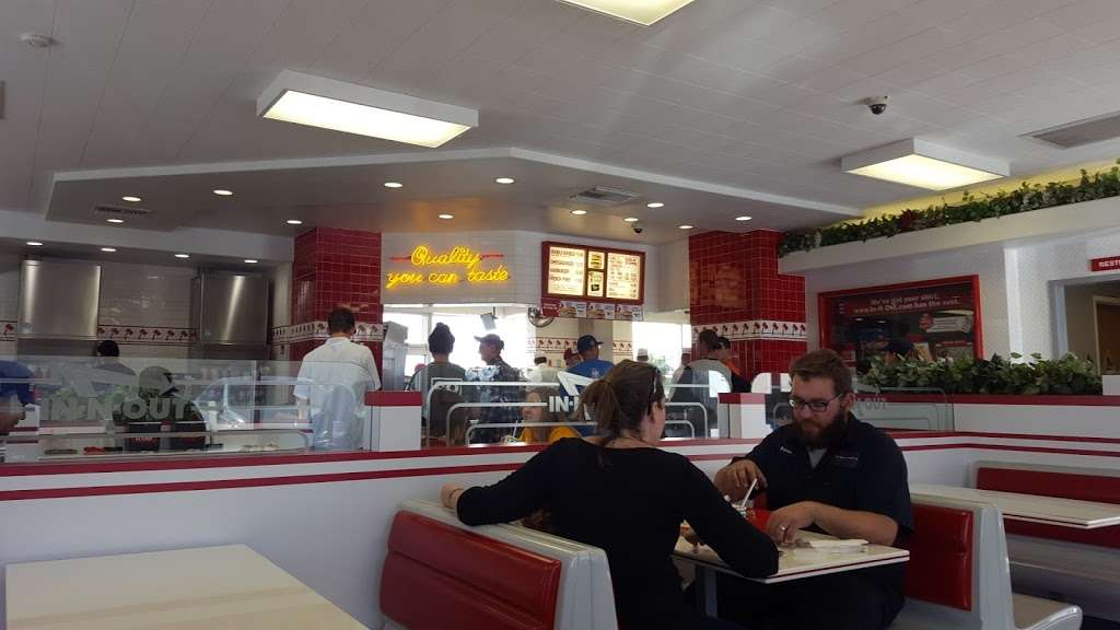 In-N-Out Burger | 28368 Sand Canyon Rd, Santa Clarita, CA 91351 | Phone: (800) 786-1000