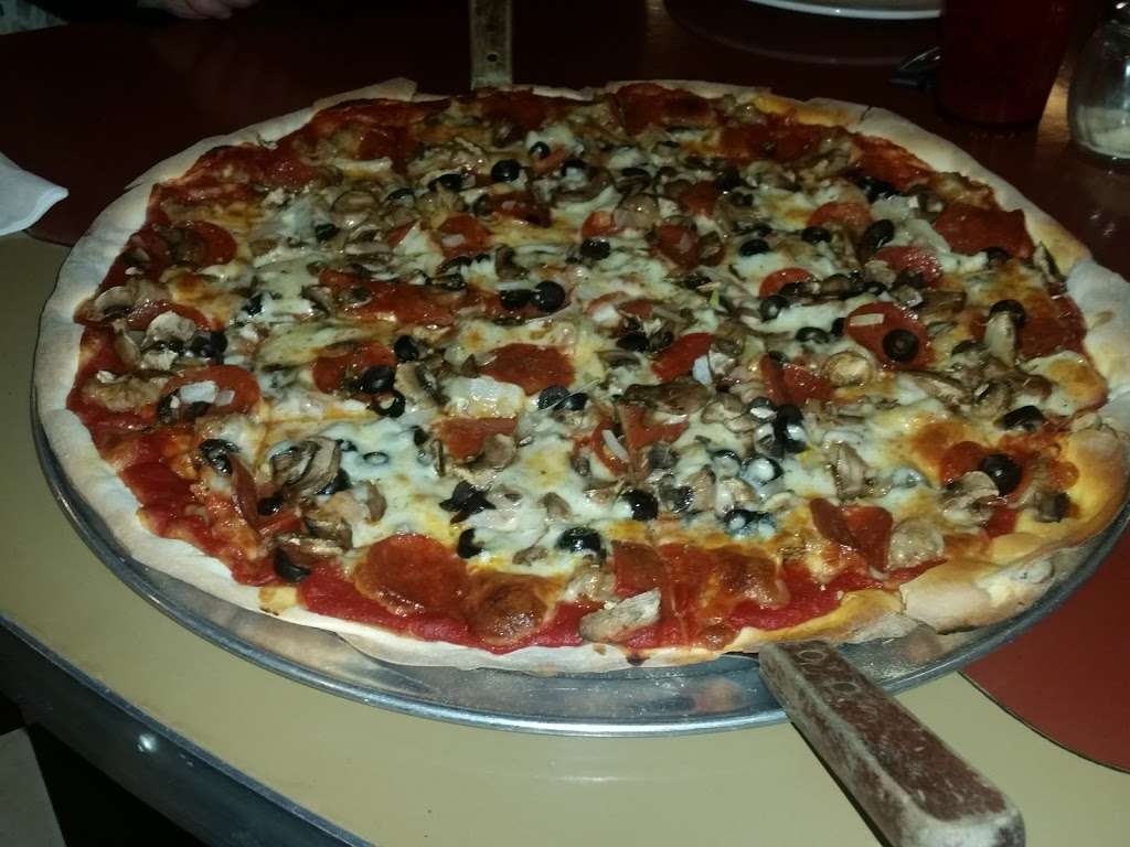 Caradaro Club Pizza | 5010 W Vliet St, Milwaukee, WI 53208, USA | Phone: (414) 476-7700