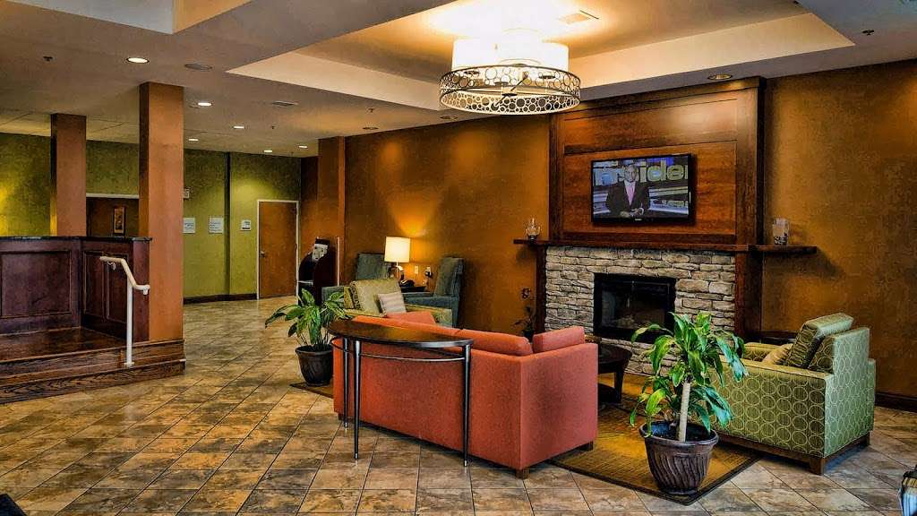 Holiday Inn Express La Plata | 6860 Crain Hwy, La Plata, MD 20646, USA | Phone: (301) 392-0065