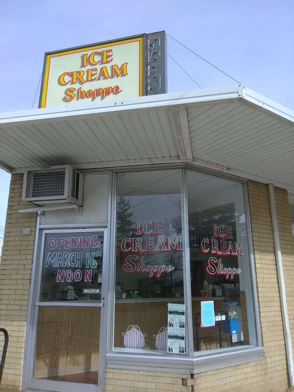 Darien Ice Cream Shoppe | 30 W Beloit St, Darien, WI 53114, USA | Phone: (262) 882-5060