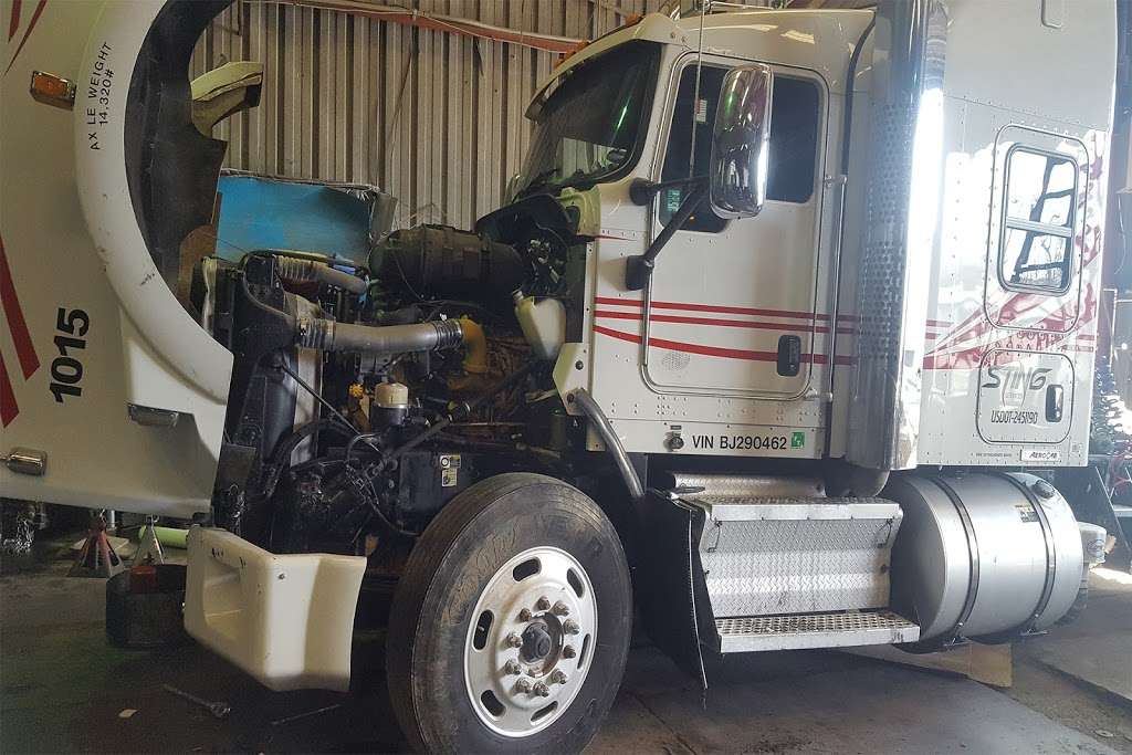 Salazar Muffler and Truck Repair | 2323 Chalk Hill Rd, Dallas, TX 75212, USA | Phone: (214) 761-9082
