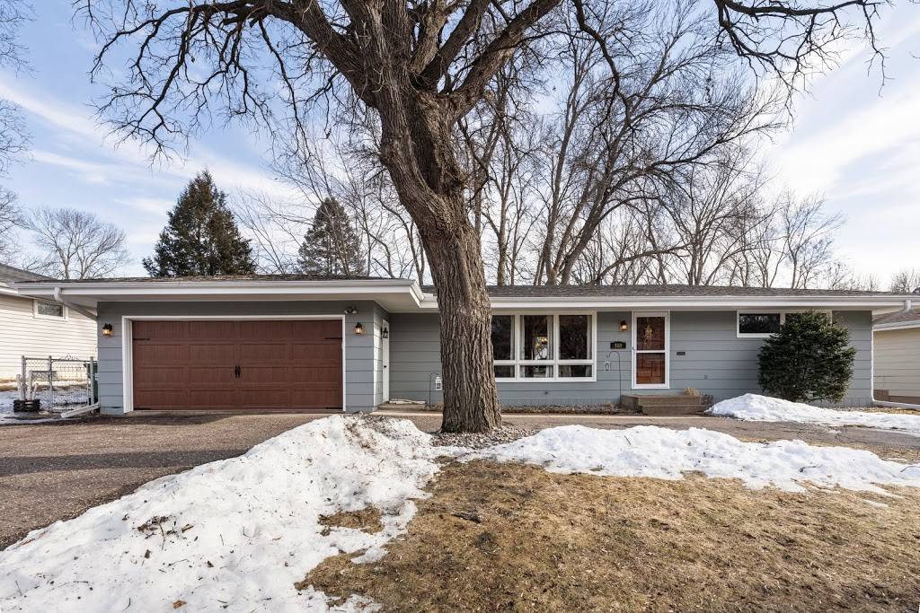 Lopez Jone Group | Coldwell Banker Realty | 3033 Excelsior Blvd #100, Minneapolis, MN 55416, United States | Phone: (651) 410-0219