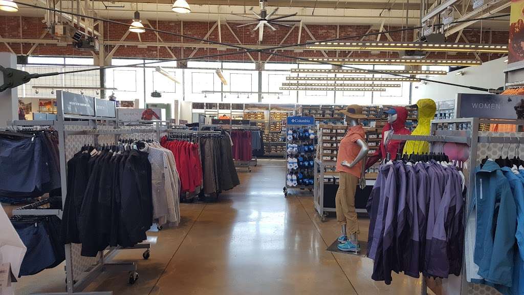 Mountain Hardwear Employee Store | 1414 Harbour Way S #1010, Richmond, CA 94804, USA | Phone: (510) 558-2995